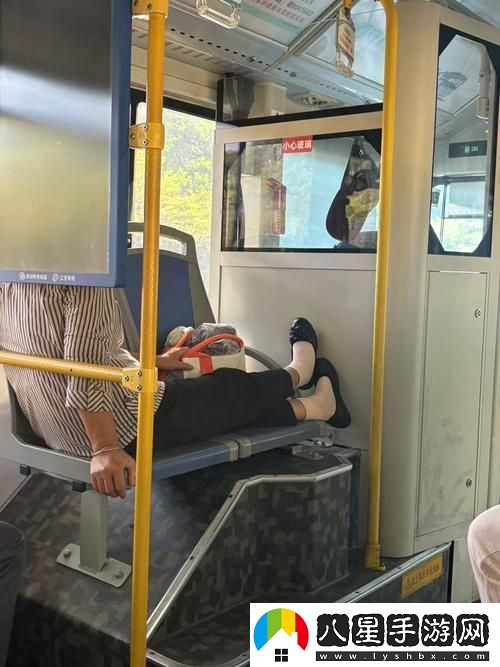 在公交車(chē)里c弄到高C了怎么辦